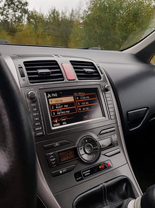 Toyota Auris 2.2 130kw (9 foto / 15)