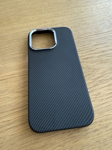 iPhone 16 Pro ümbrised (1 foto / 8)