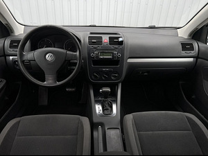 Volkswagen Golf (4 foto / 6)