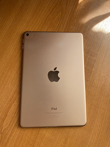 iPad mini 4 64 ГБ (2 фото из 3)