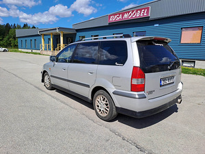 Mitsubishi Space Wagon (6 фото из 10)