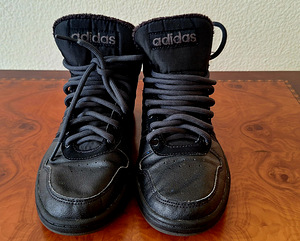 Кроссовки Adidas (3 фото из 3)