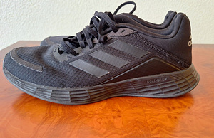 Adidas tossud