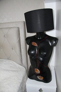 Psyho art. Mannekeen-lamp (10 foto / 10)