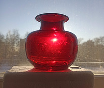 Красная ваза