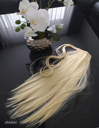 Светлые волосы с конским хвостом, длина 60 см (фото #4)
