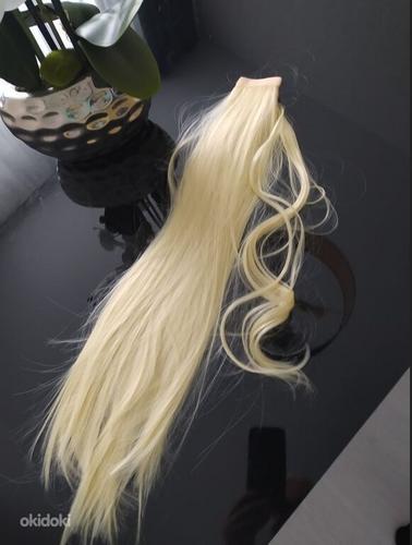 Светлые волосы с конским хвостом, длина 60 см (фото #5)