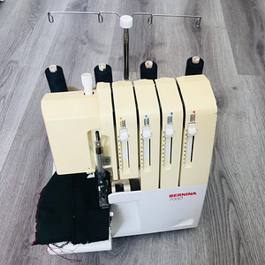 Bernina 700D - universaalne overlock masin (2 foto / 5)