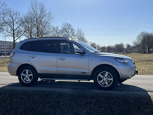 Hyundai Santa Fe (7 foto / 8)