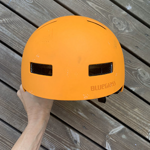 SUPERBOLD Bluegrass BMX kiiver lastele, S-suurus (3 foto / 4)