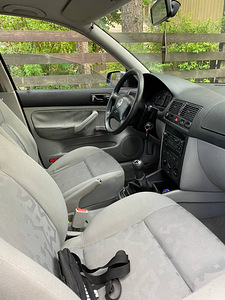 Müün auto Volkswagen Golf 4 (1999) (8 foto / 12)