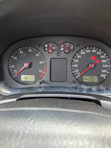 Müün auto Volkswagen Golf 4 (1999) (11 foto / 12)