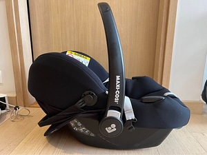 Maxi-Cosi Cabriofix i-Size + FamilyFix2 (4 foto / 4)