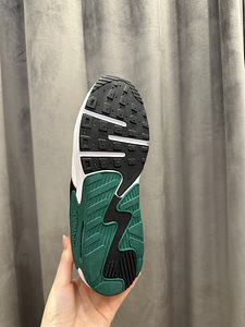 Uued Nike Air Max Excee, suurus 40 (3 foto / 3)