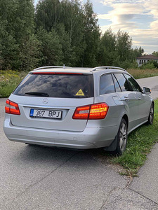 Mercedes-Benz E220 (3 фото из 12)