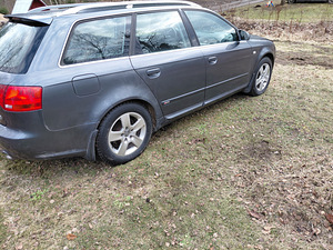 Audi a4 2007 b7 (2 фото из 4)