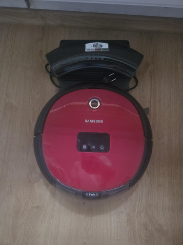 Robot tolmuimeja