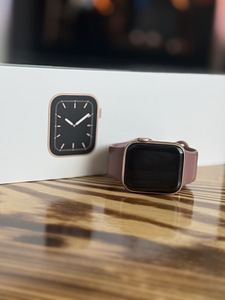 Apple Watch 5 series 40mm (1 foto / 5)