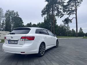 Toyota Avensis 2.2 D-4D T27 (2 foto / 11)