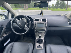 Toyota Avensis 2.2 D-4D T27 (4 foto / 11)