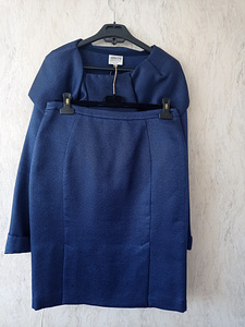 Naiste kostüüm brändilt Armani Collezioni, suurus 40 (M). Se (1 foto / 7)