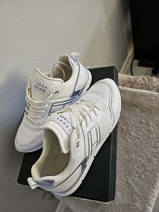 Кроссовки Tommy Hilfiger (3 фото из 4)