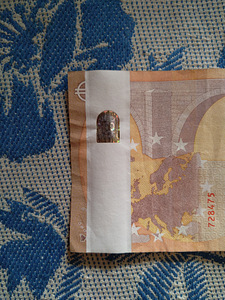50 евро (1 фото из 2)