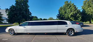 Линкольн Таун Кар лимузин 4.6 153kW (2 фото из 3)