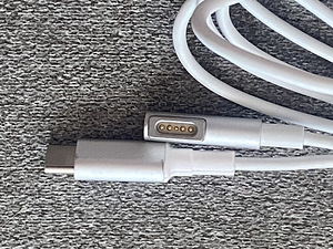 MacBooki laadija (3 foto / 5)