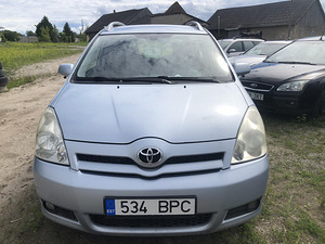 Toyota Corolla Verso (5 foto / 5)