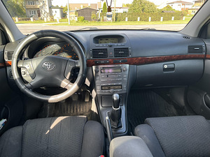 Toyota avensis (2 foto / 6)