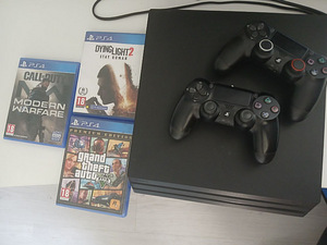 PS4 PRO 1TB два геймпада, 3 игры (1 фото из 4)