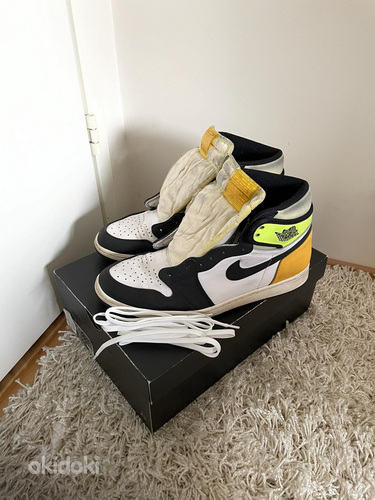 Nike Air Jordan 1 Retro High OG GS VOLT GOLD YELLOW GREEN WH (фото #1)