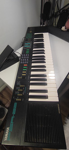 Синтезатор Yamaha PSR-22 (4 фото из 4)