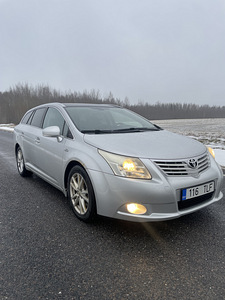 Toyota Avensis (4 foto / 10)