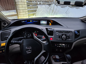 Honda Civic Automatic 2013a 1.8 104kw (7 фото из 9)