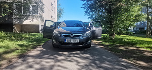 Opel Astra J 2011 Sports Tourer (3 foto / 13)