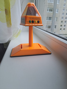 Hädaolukorra auto vilkuv märk patareidega. (2 foto / 4)