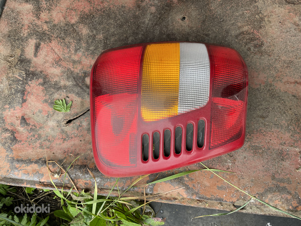 Заднии огни автомобиля jeep (фото #2)