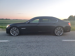BMW F02 750IL 2012 330kw m-pakett (2 foto / 9)