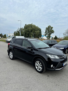 Toyota RAV4 (4 фото из 14)