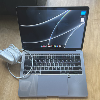 MacBook Pro 13” 2017 | Intel Core i5 | 8 GB RAM | 256 GB SSD