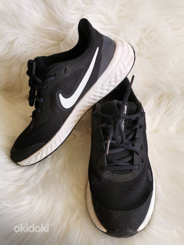Nike Женские кроссовки Revolution 5 BQ5671-003 Черные кроссовки (фото #2)