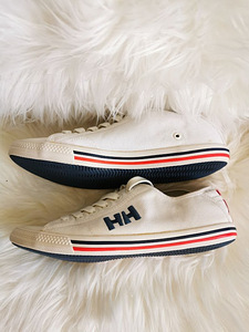 H H теннисные туфли размер 38 (соответствует 37)