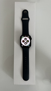 Apple Watch Series 4  + 44 mm (1 foto / 1)