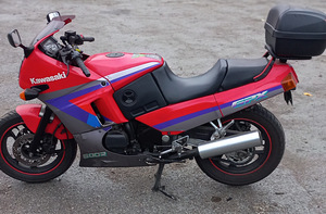KAWASAKI ZX600R (1 foto / 3)