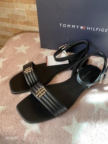 Uued Tommy Hilfiger sandaalid (foto #1)