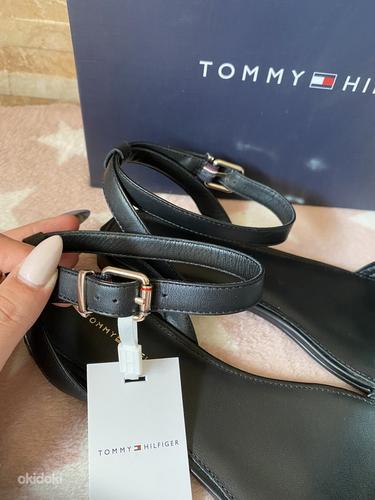 Новые сандалии Tommy Hilfiger (фото #2)