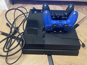 PlayStation 4 + 2 пульта дистанционного управления (1 фото из 1)