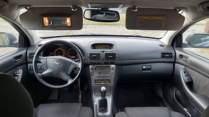 Toyota Avensis D-4D (11 foto / 12)